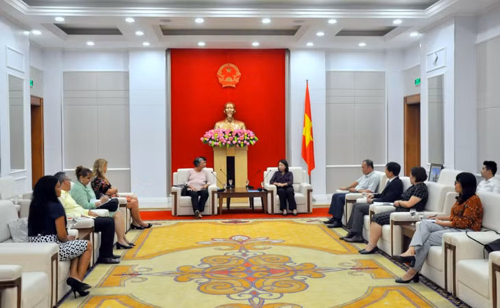 Quang cảnh buổi đón tiếp và trao đổi công việc.