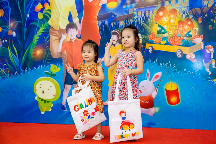 Thông qua các trò chơi thú vị, hấp dẫn, các em được trau dồi kiến thức và tinh thần bảo vệ môi trường một cách hoàn toàn tự nhiên, hứng thú.