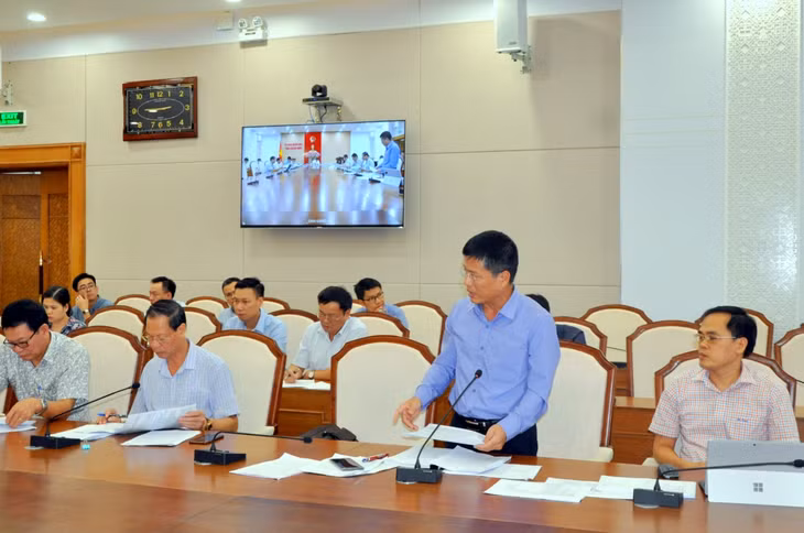 Đại diện lãnh đạo các sở, ngành, đơn vị phát biểu đóng góp ý kiến về các nội dung công việc.