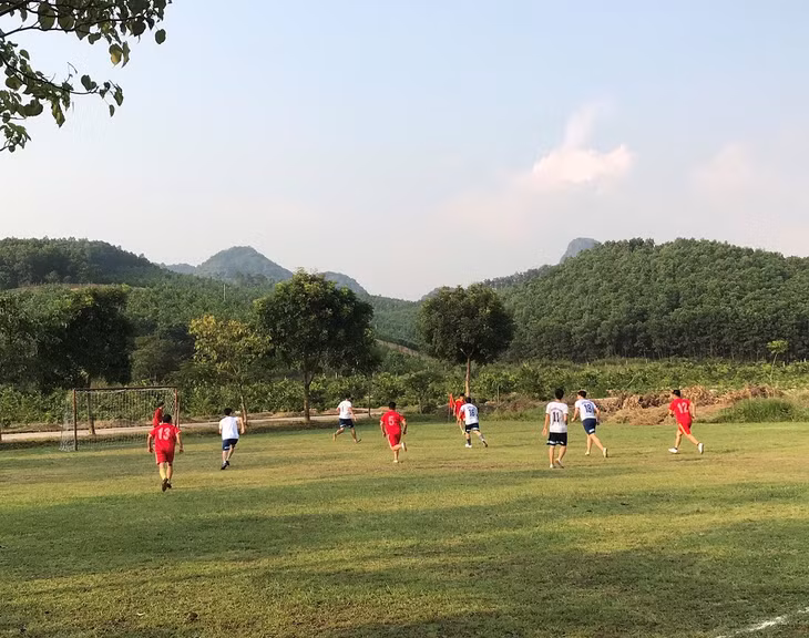 Hai đội có màn trình diễn đẹp mắt, nhận được sự cổ vũ nhiệt tình của khán giả. 
