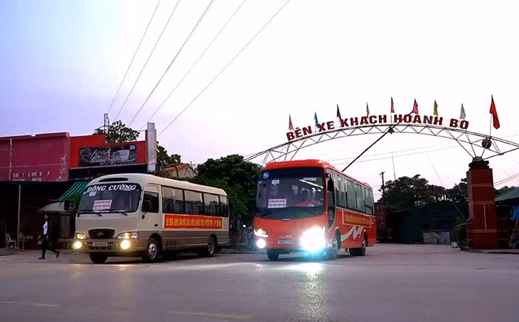 02 chuyến xe đưa đón cán bộ, giáo viên,nhân viên khởi hành 5h30 tại Bến xe khách Hoành Bồ