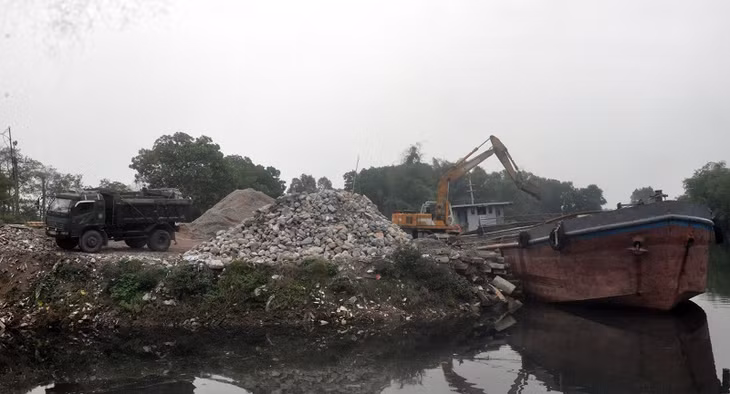 hiện chưa được sở Giao thông- Vận tải cấp lại Giấy phép hoạt động bến thủy nội địa nhưng vẫn hoạt động.
