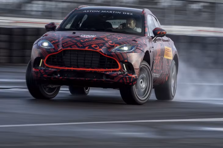 Aston Martin DBX.