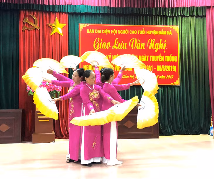NCT huyện Đầm Hà múa hát trong Ngày truyền thống NCT Việt Nam 6/6/2019