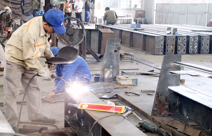 Xưởng cơ khí của Công ty CP Xây dựng Cẩm Phả hiện đang nằm ngay trong khu dân cư của phường Cẩm Thủy. 