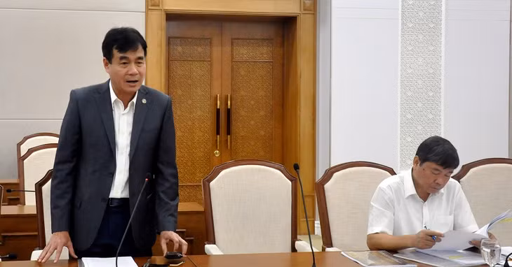 Phó tổng Giám đốc Công ty Cổ phần đầu tư và phát triển đô thị TDH ECOLAND tiếp thu ý kiến của các đại biểu dự làm việc.