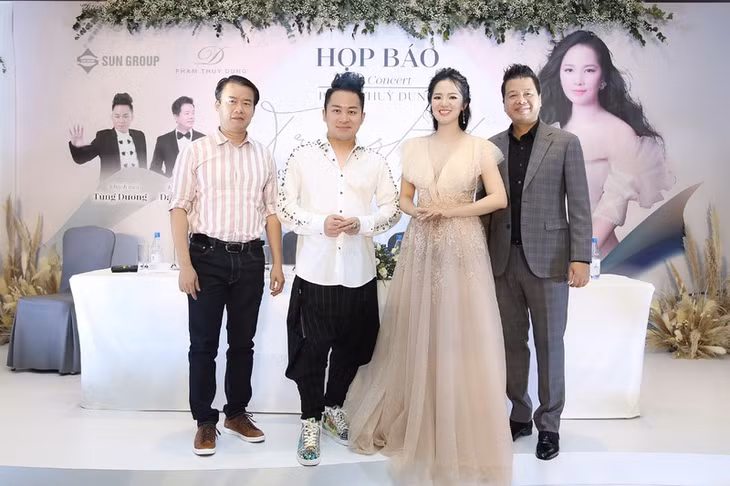 Nhạc sĩ Trần Mạnh Hùng, NSƯT Đăng Dương, ca sĩ Tùng Dương cùng Sao Mai Thùy Dung.
