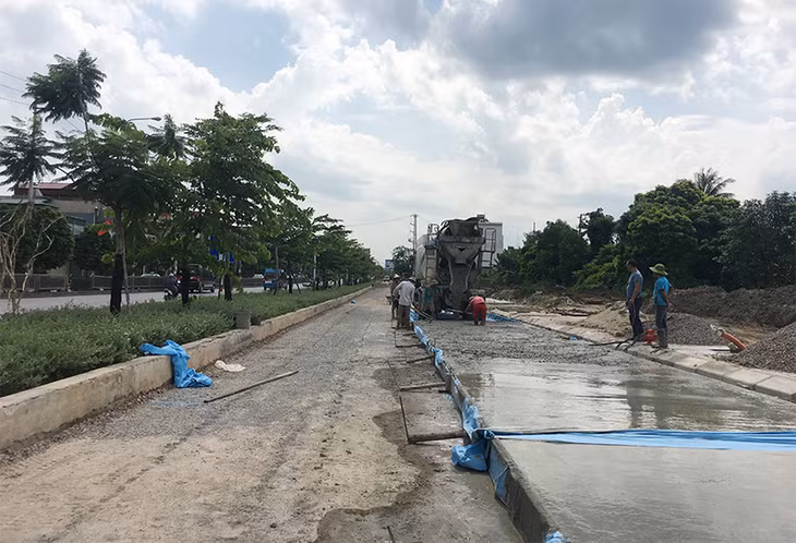 với công trình thi công đường gom chạy dọc QL18, tiểu cảnh, cây xanh từ Cẩm Đông tới Cẩm Sơn giai đoạn 2, thành phố yêu cầu phải hoàn thành trong tháng 10/2019