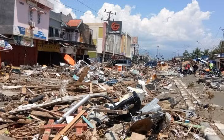 Hậu quả một trận động đất ở Indonesia. Ảnh: Dhaka Tribune.