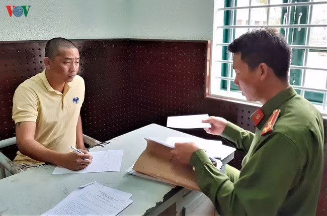Đối tượng Mạnh tại cơ quan Công an thành phố Bảo Lộc.
