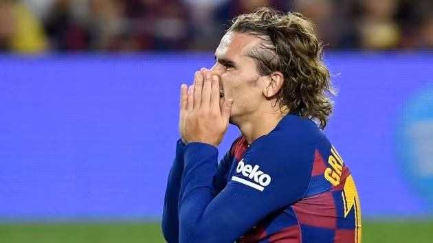  Griezmann khiến Barcelona bị LĐBĐ Tây Ban Nha phạt 300 euro.
