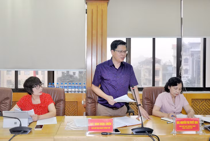 Lãnh đạo TP Cẩm Phả báo cáo công tác quản lý về ATTP trên địa bàn thành phố.