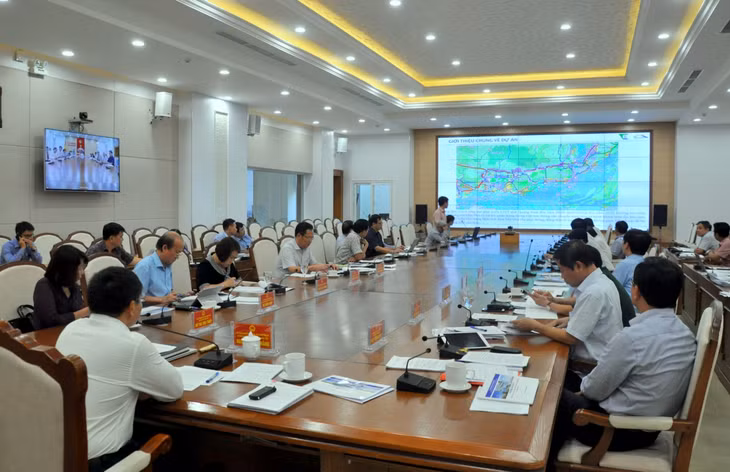 Cuộc họp nghe và cho ý kiến về một số 