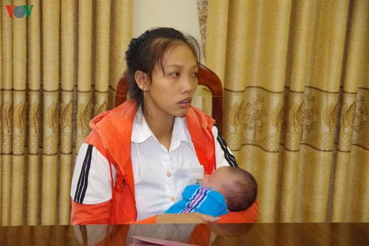 Đối tượng Tăng Thị Ngọc Linh và bé trai sơ sinh.