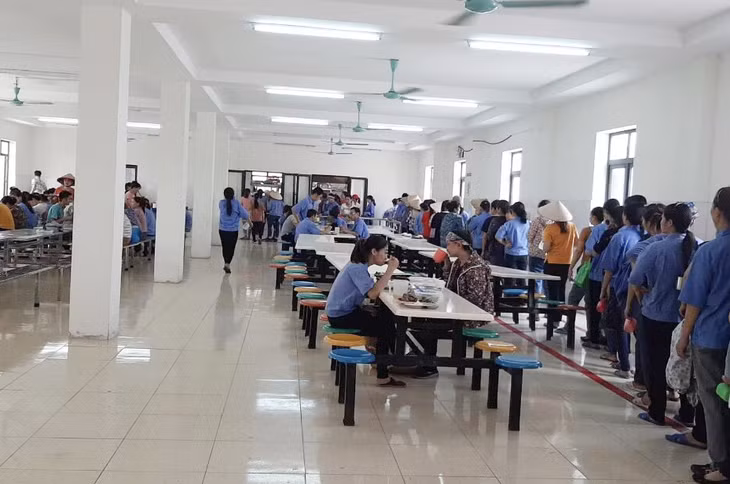 Nhà ăn phục vụ công nhân tại Công ty TNHH MTV nến nghệ thuật Aidi Việt Nam (KCN Cái Lân)