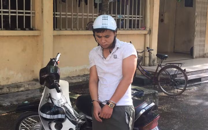  Đối tượng Tuấn và tang vật.