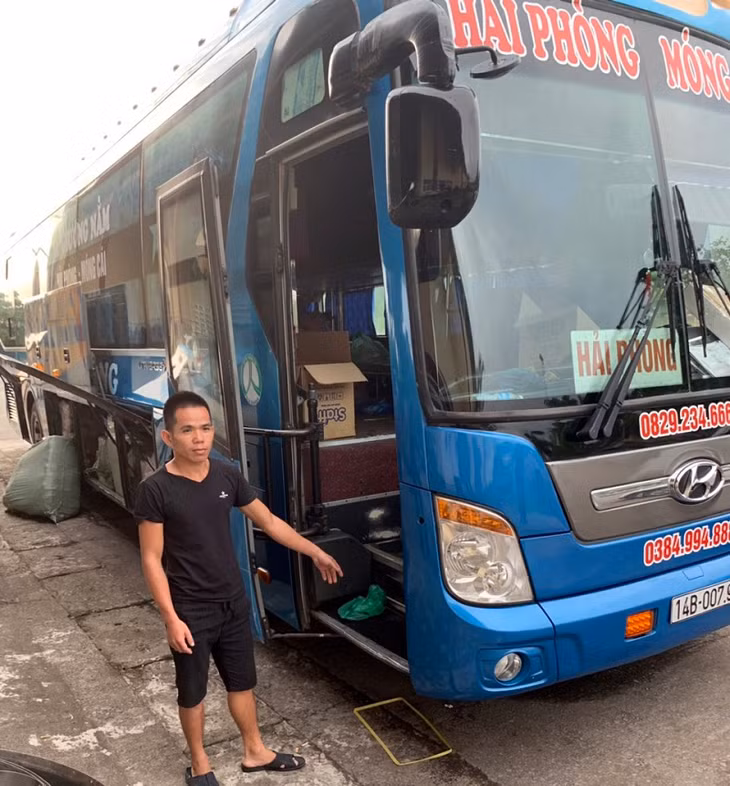 Xe ô tô vận chuyển thuốc lá và hàng hóa nhập lậu (ảnh : Phạm Trung, Công an Quảng Ninh).