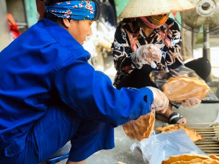 Hiện cơ sở sản xuất bánh đa của chị Mai Hoa 