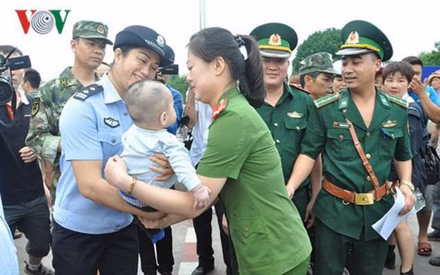  Phần lớn các nạn nhân của nạn mua bán người là phụ nữ và trẻ em.