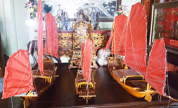 Những mô hình thuyền buồm ba vát ông Lê Đức Chắn làm để lưu giữ ký niệm