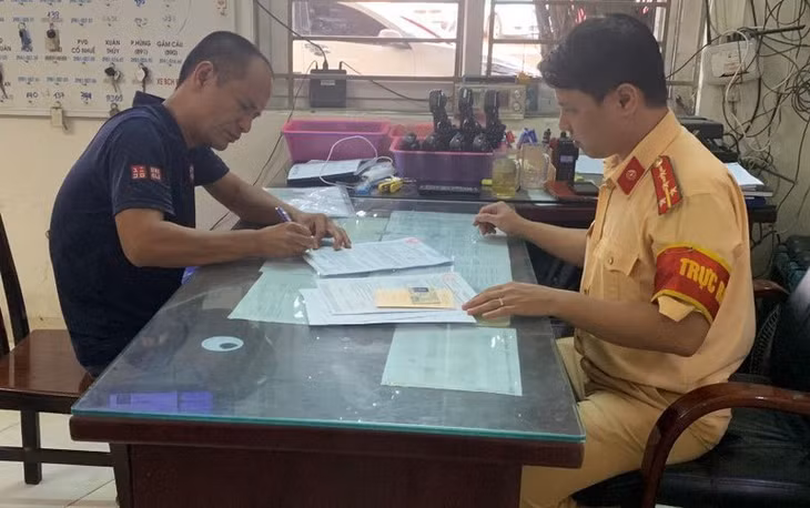  Đối tượng Nguyễn Hồng Tâm tại cơ quan công an