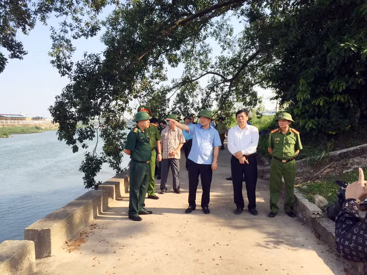 Đồng chí Phó Chủ tịch UBND tỉnh kiểm tra tại khu vực Z3, phường Ninh Dương.