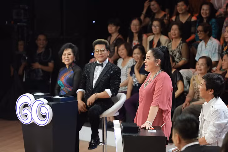 Nghệ sĩ Hồng Vân ngại ngùng vì bị "tố" rủ rê cả ekip thức dậy và tụt quần Minh Nhí.