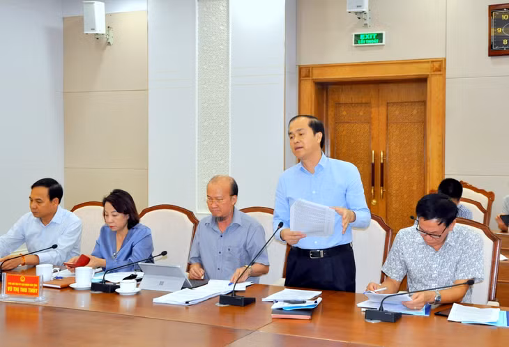 Đại diện lãnh đạo các sở, ngành, đơn vị liên quan phát biểu đóng góp ý kiến, đề xuất tại buổi làm việc.