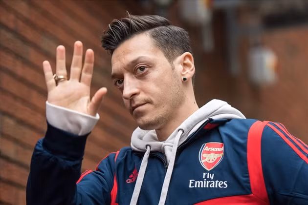  Ozil rời Pháo thủ.