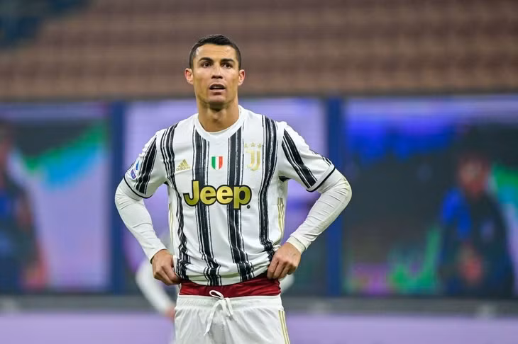 Ronaldo bất lực trong trận thua của Juve trước Inter. Ảnh: Getty.
