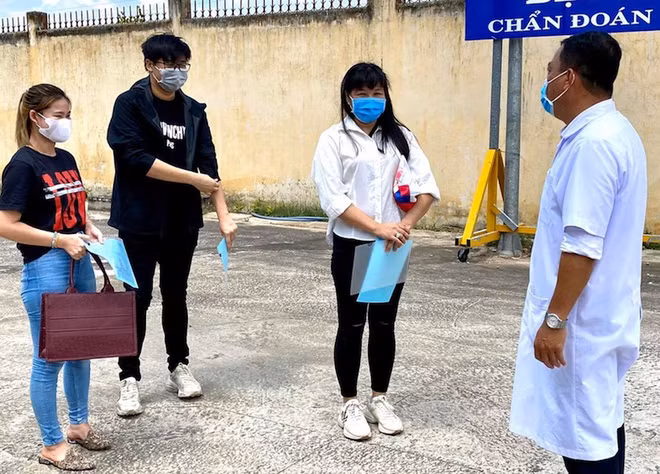 Các bệnh nhân nhiễm Covid-19 được điều trị và cho xuất viện tại Trà Vinh. Ảnh: Đ.Đ.