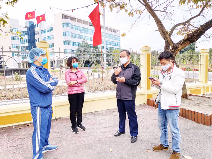 Lãnh đạo TP Uông Bí kiểm tra Khu tập thể Công nhân 314 của Công ty Cổ phần Than Vàng Danh
