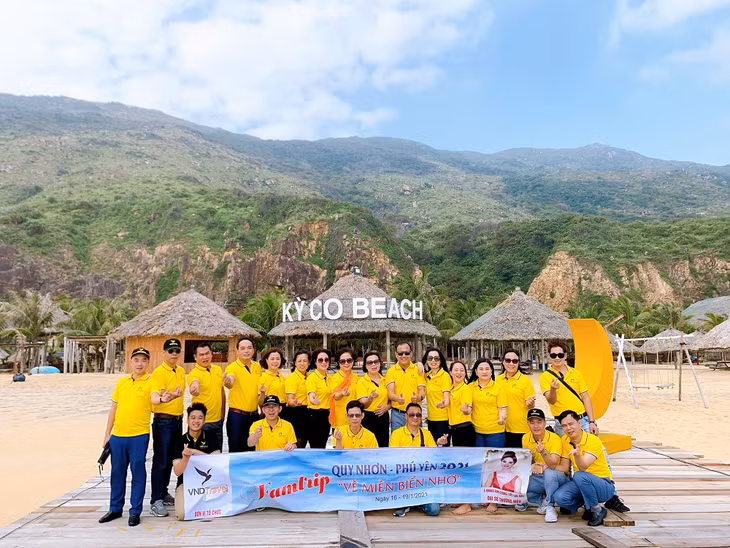 Đoàn kháo sát bãi biển Kỳ Co - điểm du lịch hấp dẫn được mệnh danh là ược coi là 