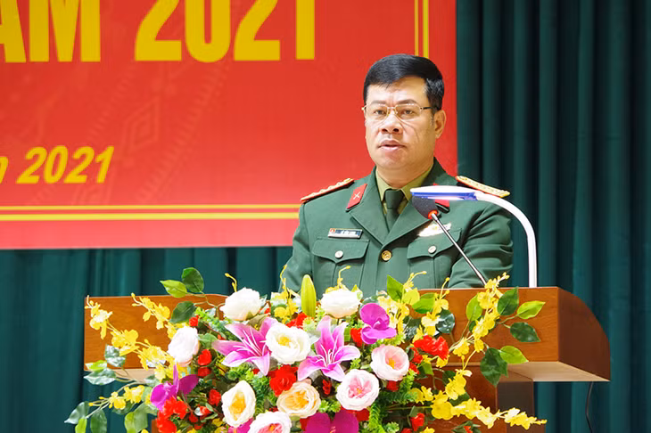 Đại tá Lê Văn Long, Ủy viên Ban Thường vụ Tỉnh ủy, Chỉ huy trưởng Bộ CHQS tỉnh, phát biểu chỉ đạo hội nghị.