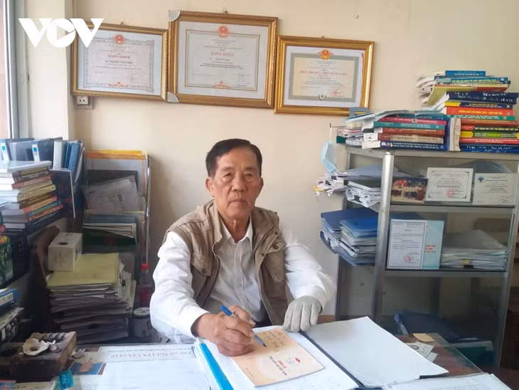 Ông Nguyễn Văn Giáp, đảng viên cao niên ở tỉnh Tiền Giang. (Ảnh: Nhật Trường)