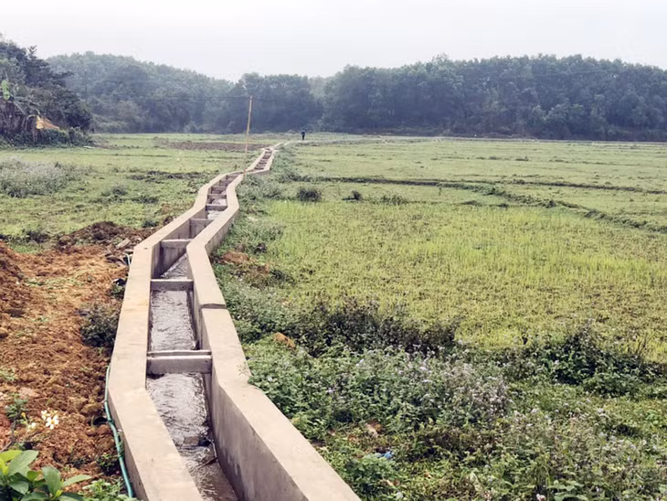 Hệ thống kênh mương bản Kháy Phầu, xã Quảng Đức được đầu tư năm 2018, phục vụ tưới tiêu cho hàng chục héc-ta