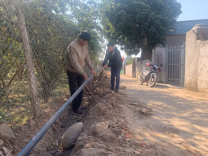Xã Yên Than đang đưa nước sạch về từng ngõ để người dân được sử dụng và hoàn thiện tiêu chí nước sạch trong xây dựng NTM kiểu mẫu. 