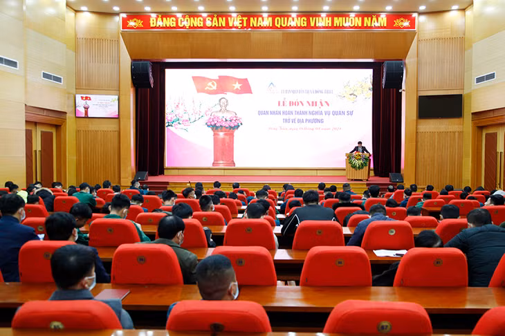 Quang cảnh lễ đón nhận quân nhân.