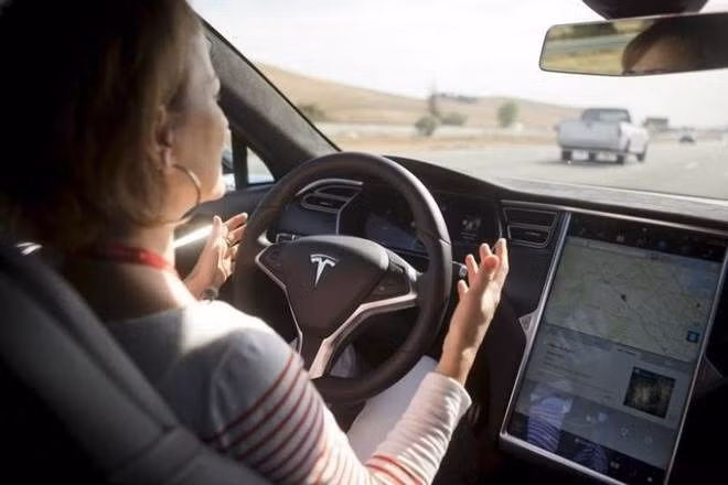 Dòng chip 5 nm thế hệ mới sẽ được ứng dụng trong xe tự hành của Tesla. Ảnh: CNN.