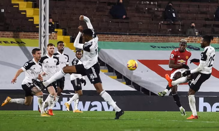 Cú sút của Pogba mang về chiến thắng cho Man Utd. Ảnh: NMC Poool.