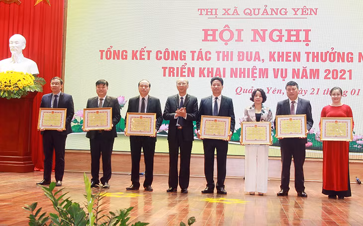 Các cá nhân nhận Bằng khen của UBND tỉnh Quảng Ninh.