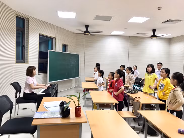 Lớp năng khiếu thanh nhạc ở Cung Văn hóa Thanh thiếu nhi Quảng Ninh.