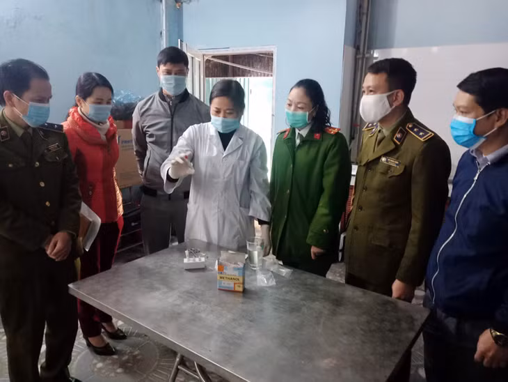 Đoàn kiểm tra liên ngành của TP Móng Cái kiểm tra công tác đảm bảo ATTP trên địa bàn ngày 19/1.