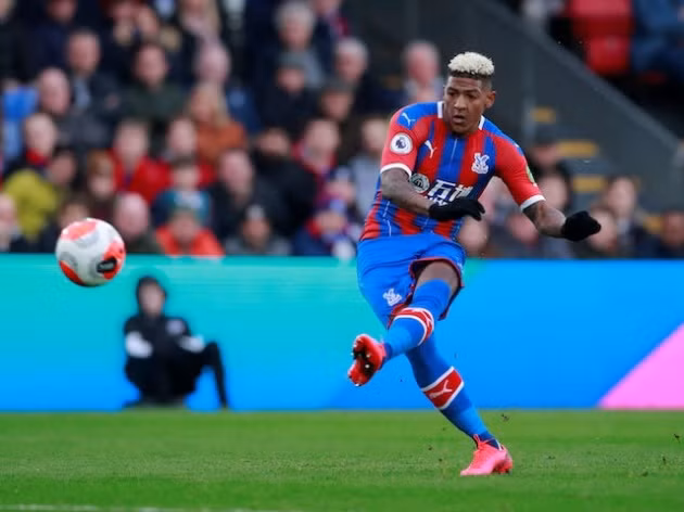  Van Aanholt rơi vào tầm ngắm của Arsenal.