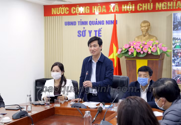 Đồng chí Nguyễn Tường Văn, Phó Bí thư Tỉnh uỷ, Chủ tịch UBND tỉnh, phát biểu chỉ đạo tại cuộc họp trực tuyến với các địa phương trong tỉnh.