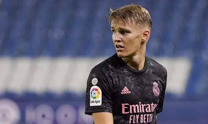 Odegaard phải rời Real để tìm cơ hội thi đấu thường xuyên hơn. Ảnh: Reuters