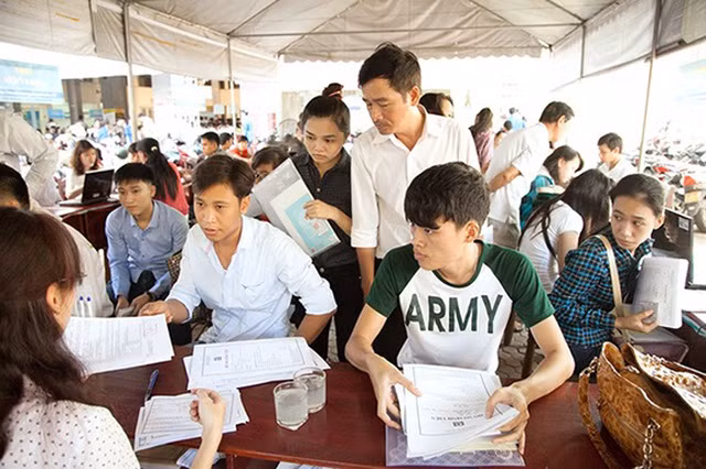 Thí sinh đăng ký xét tuyển vào trường ĐH Duy Tân 