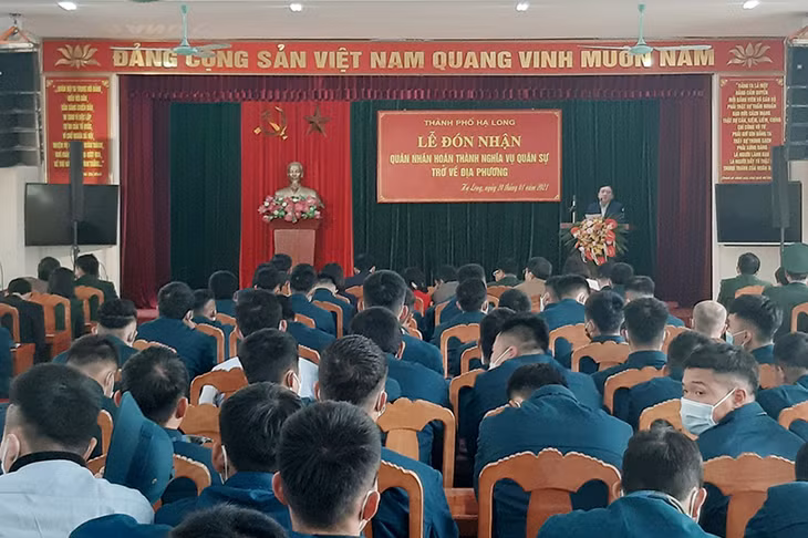 TP Hạ Long đón nhận 245 quân nhân hoàn thành NVQS trở về địa phương. Ảnh Phạm Hà- Bộ CHQS tỉnh