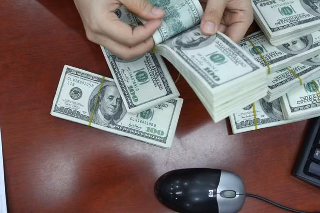 Giá USD tự do vẫn đi xuống.