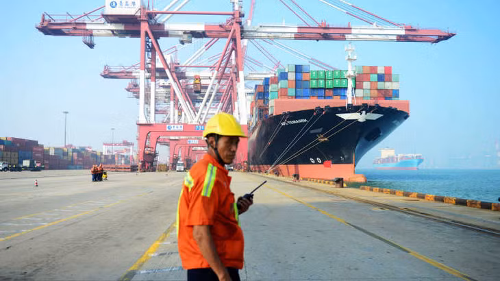 Tàu hàng cập cảng Thanh Đảo, tỉnh Sơn Đông, Trung Quốc. Ảnh: Getty Images